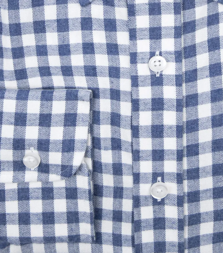 Bügelleichtes, schlichtes weißes Popeline-Hemd