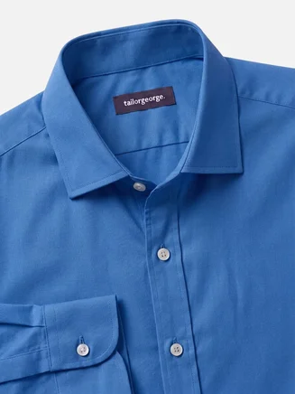 Schlichtes blaues Hemd aus dickem Gabardine